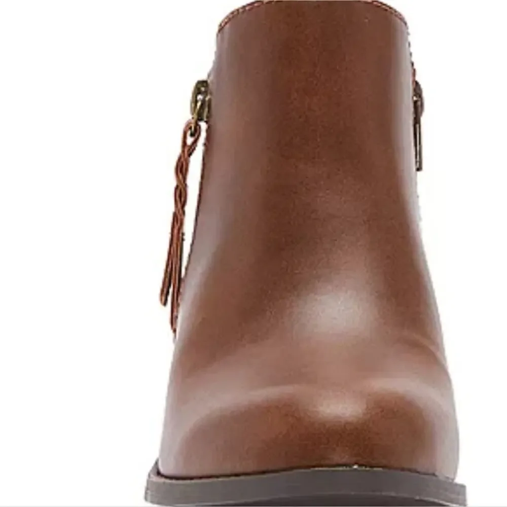 ARIZONA NWT WOMENS CANYON HEELED BOOTIES